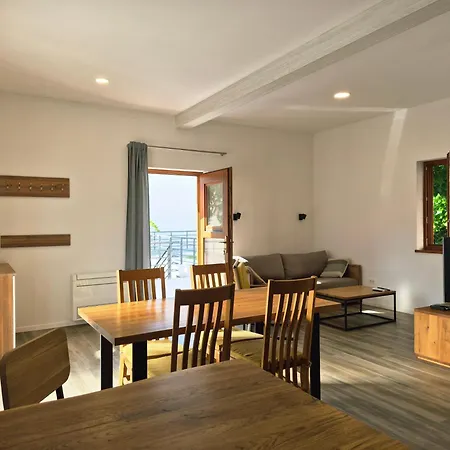 Longin Sea View Apartman