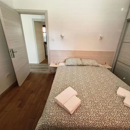 Apartman Longin Sea View *